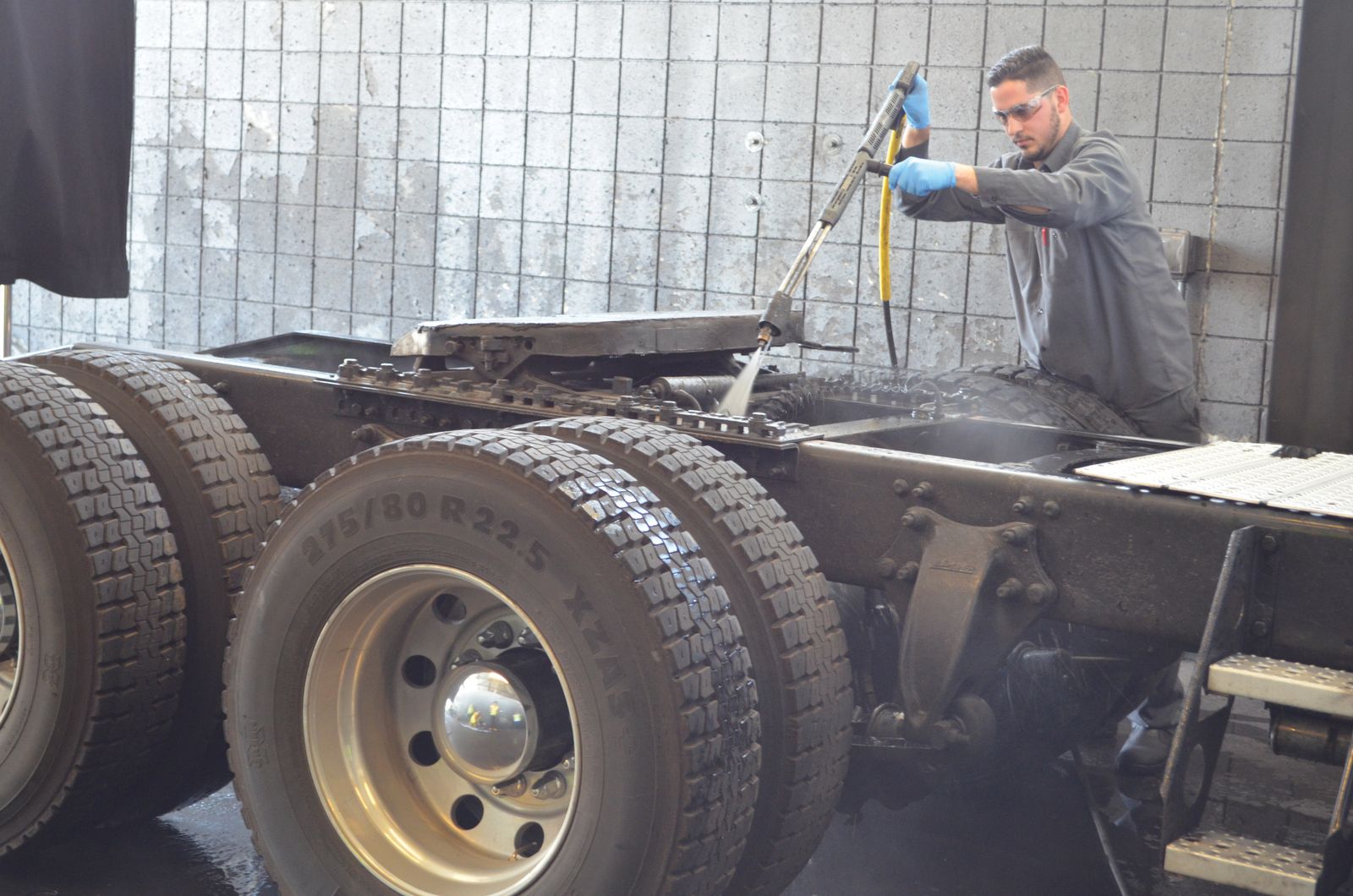 Why Regular Fleet Washing Saves More Money Than You Think